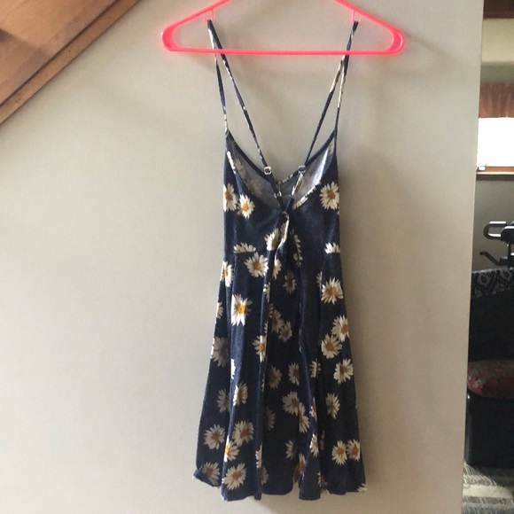 URBAN OUTFITTERS daisy dress - Picture 5 of 5
